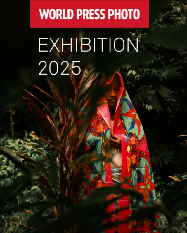📸 World Press Photo Exhibition, la mostra più prestigiosa al mondo dedicata al fotogiornalismo internazionale e organizzata dall’omonima fondazione che da 70 anni promuove la libertà di stampa e il diritto all’informazione.
📍 Bari, Sala del Colonnato del Palazzo della Città metropolitana.
📅 Dal 16 ottobre all’8 dicembre 2025
👉 Info e biglietti su worldpressphotobari.it
🤝 Organizzato da @cime_eventi, Brand Ambassador Italia @worldpressphoto, con il sostegno di Regione Puglia, Città Metropolitana di Bari, Comune di Bari, Università di Bari – Dipartimento di Scienze Politiche.